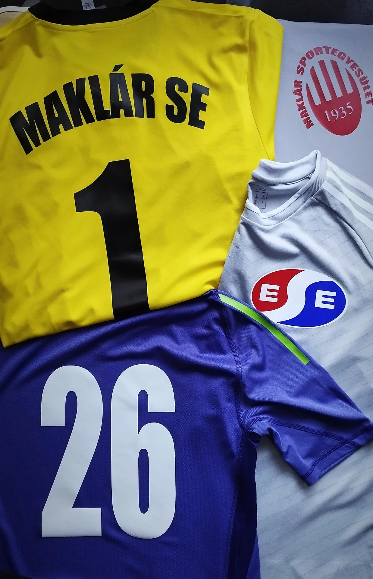 Professzionális mezfelirat készítés és mezszámozás sportruházatra